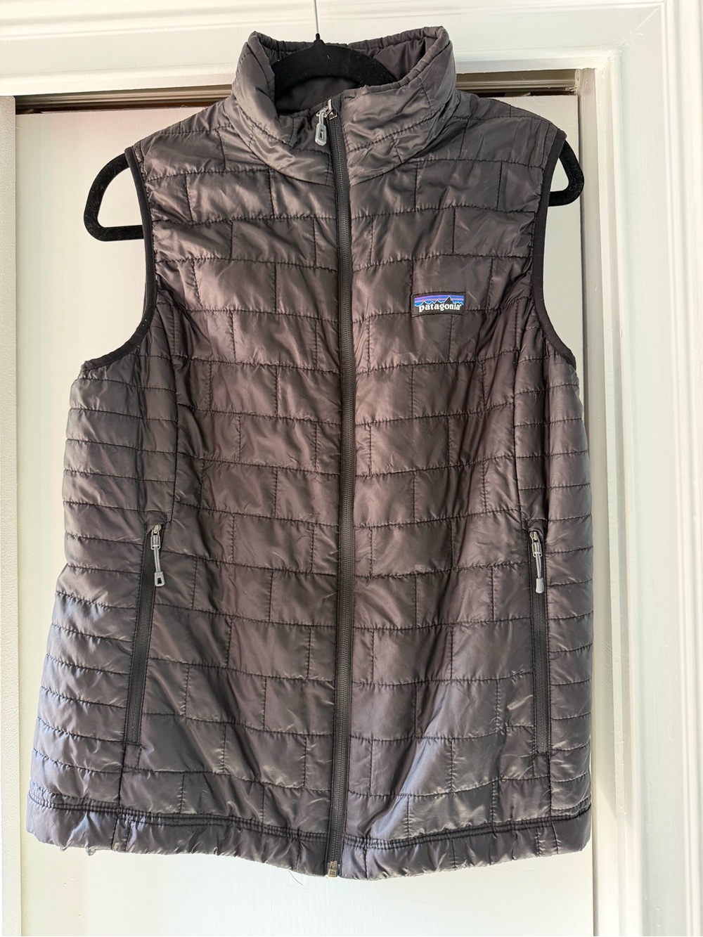 Patagonia Women's Quilted Puffer Vest in Dark Gray size L